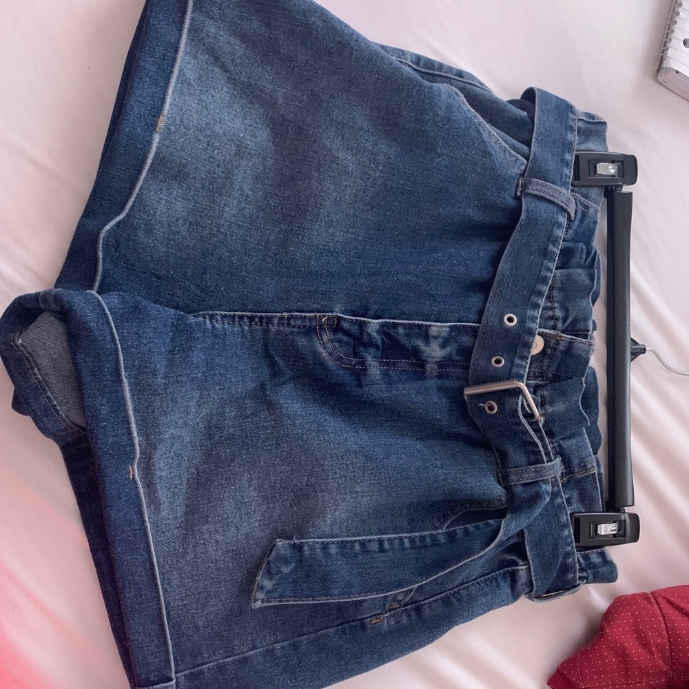 ✨ High wasted denim shorts